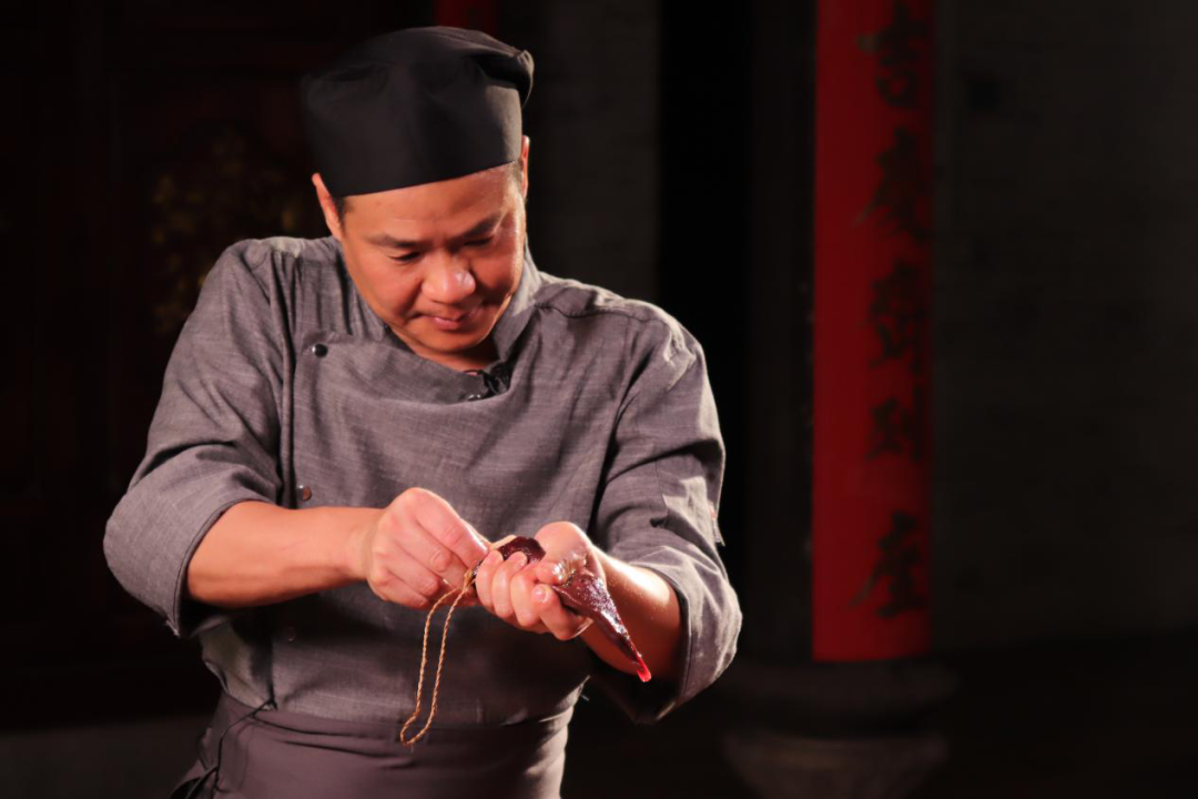 荣业食品第四代传承人叶浩波获评黄圃镇十大工匠。